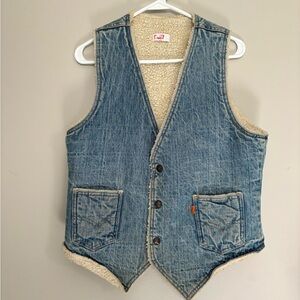 Vintage Levi’s Oversized Sherpa lined Denim Vest